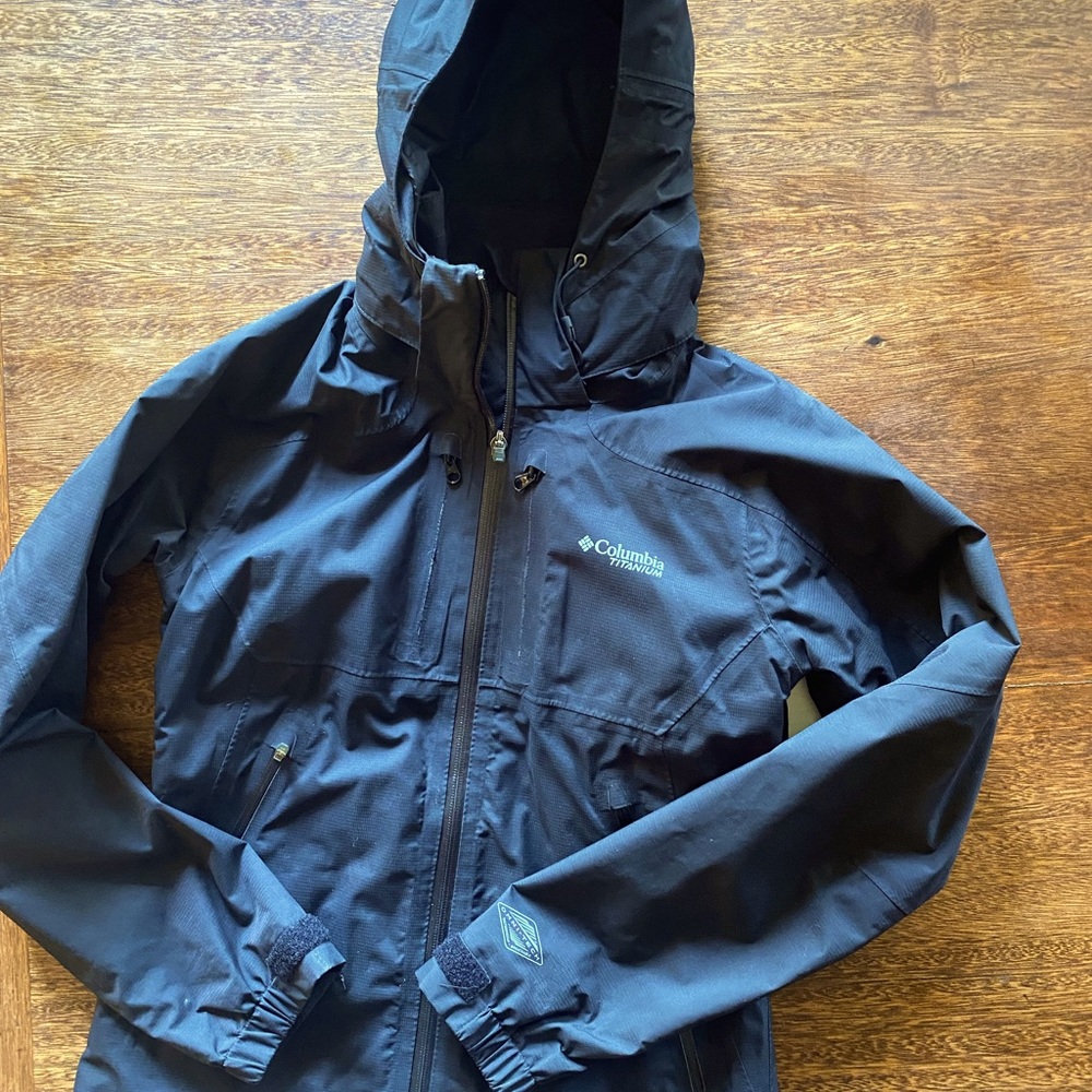 Columbia Omni-Tech Woman's Rain Jacket XS